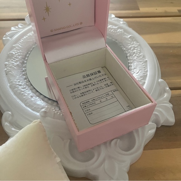Sanrio Japan - watch/bracelet/jewelry box - box and cushion only** - Picture 3 of 5